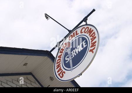 Odell 1932 ILLINOIS restauré Standard Oil Gas station le long de la Route 66 round sign Banque D'Images