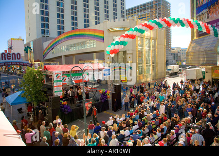 Une bande effectue au cours de l'Eldorado Grand Festival italien au centre-ville de Reno au Nevada Banque D'Images