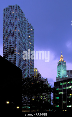 Le Wrigley Building dans le centre-ville de Chicago photographié au crépuscule Chicago USA Banque D'Images