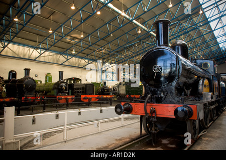 Vue avant de la locomotive à vapeur 2-4-0 No 790 « Hardwicke » exposée au Musée national des chemins de fer de York Banque D'Images