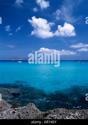 La baie de Cala Rossa île de Favignana Iles Egadi Sicile Italie Europe Banque D'Images