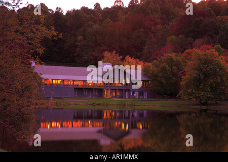 Le lever du soleil, Peaks of Otter Lodge, Blue Ridge Parkway, Virginia, USA Banque D'Images