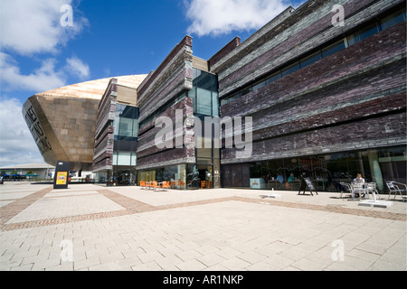 Wales Millennium Centre montrant le revêtement mural en ardoise Banque D'Images