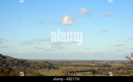 Vue d'hiver vers le nord de Lewes à travers le sud des bas vers le Weald y compris Offham Église et la rivière Ouse Banque D'Images