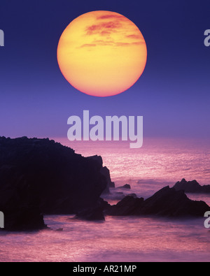 IE - CO.KERRY : Atlantique Coucher du soleil à Ballyferriter Bay Banque D'Images