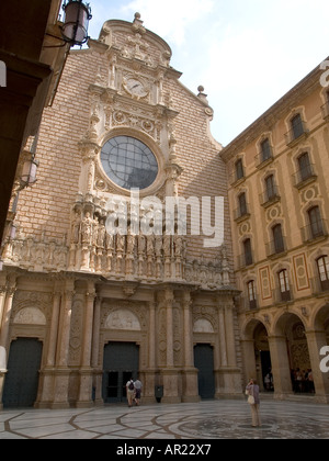 Dans la cour de la basilique Montserrat Espagne Banque D'Images