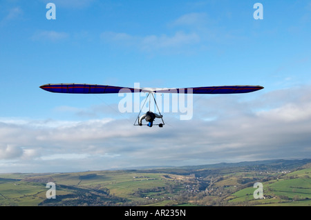 Deltaplane envolé dans le Derbyshire, dans le parc national de Peak District UK Banque D'Images