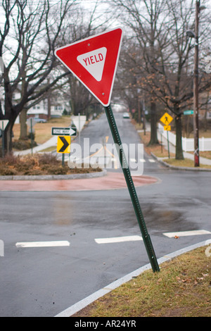 Signe de rendement près de rond Banque D'Images