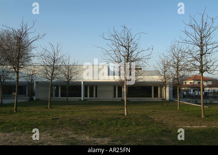 Nouveau bâtiment (Centro de Estudos Camilianos) près de la Camilo Castelo Branco maison conçue par Alvaro Siza Vieira à Famalicão Banque D'Images