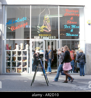 Boutique de vêtements vintage absolue dans près de Brick Lane Hanbury Street East End de Londres UK KATHY DEWITT Banque D'Images