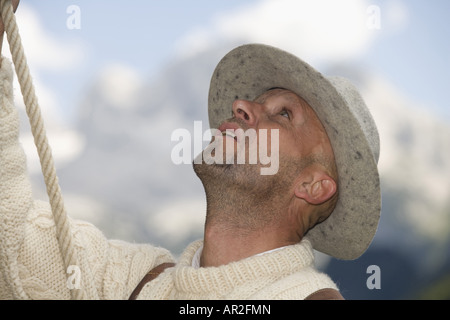 Alpiniste historique en costume traditionnel avec corde, l'Autriche, l'Gosautal Banque D'Images