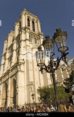 Cathédrale Notre Dame avec lanterne en face, en France, Paris Banque D'Images