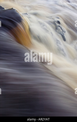 Cascade sur la rivière St Louis, Jay Cooke State Park, Minnesota USA Banque D'Images