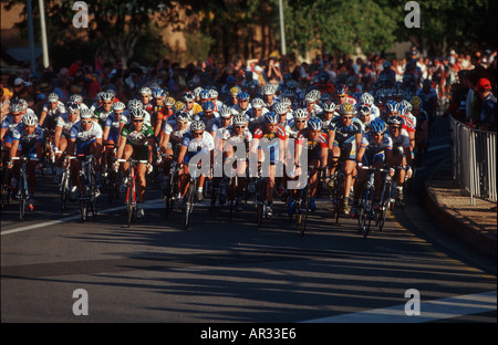 Concurrence en 2004 Tour Down Under cycliste à Adélaïde en Australie Banque D'Images