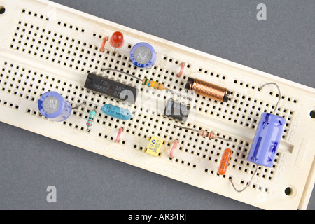 Carte électronique expérimentale prototype breadboard / Banque D'Images