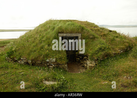 Le Taversoe Tuick chambré néolithique cairn près de Orkney Ecosse Trumland Rousay UK Banque D'Images