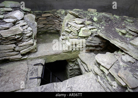 Le Taversoe Tuick chambré néolithique cairn niveau supérieur près de Orkney Ecosse Trumland Rousay UK Banque D'Images