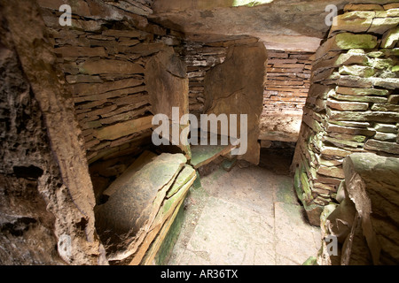 Le Taversoe Tuick chambré néolithique cairn près de Orkney Ecosse Trumland Rousay UK Banque D'Images