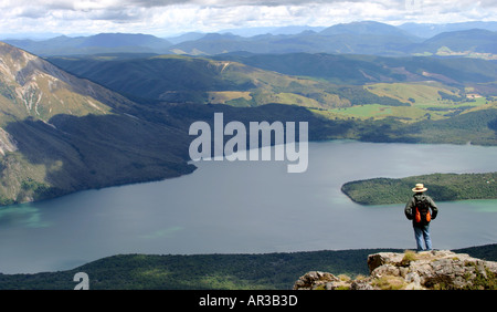 Vue du Rocher de Parachute St Arnaud Gamme voie au Lac Rotoiti Nelson Lakes National Park ile sud Nouvelle Zelande Banque D'Images