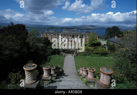 Bantry house depuis les jardins de la baie de Bantry et l'Acha montagne Co Cork Irlande Eire Banque D'Images