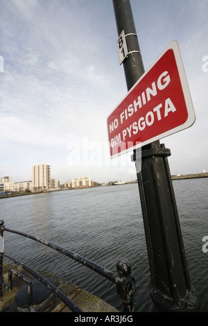 Aucun signe de pêche en anglais et gallois, Docks de Cardiff Banque D'Images