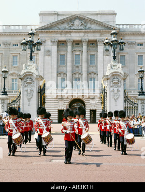 Go Londres relève de la garde de Buckingham Palace Banque D'Images