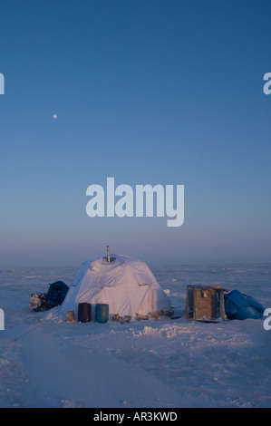 Camp de l'expédition sur la glace le long de la côte arctique 2040 ci-dessous F Arctic National Wildlife Refuge en Alaska Banque D'Images