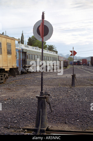 L'article train en gare sous le ciel assombri, Chihuahua, Mexique, Amérique Latine Banque D'Images