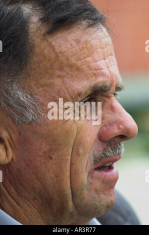 Portrait of a senior man with air sérieux sur son visage Banque D'Images