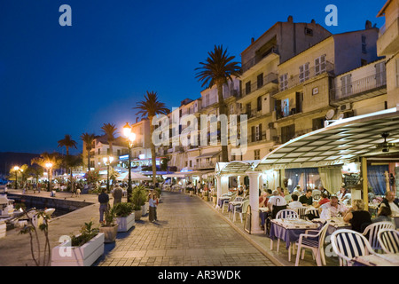 Restaurants sur le Quai Landry, Harbourfront, Calvi, La Balagne, Corse, France Banque D'Images