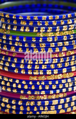 Verre indiens bangles colorés Banque D'Images