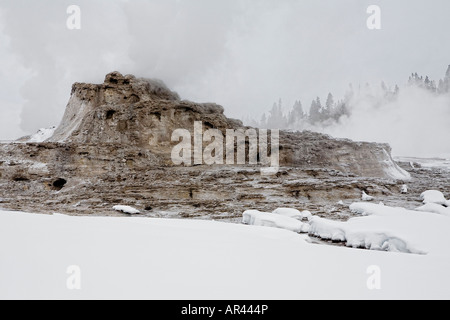 Le Parc National de Yellowstone en hiver snow Castle Geyser Banque D'Images