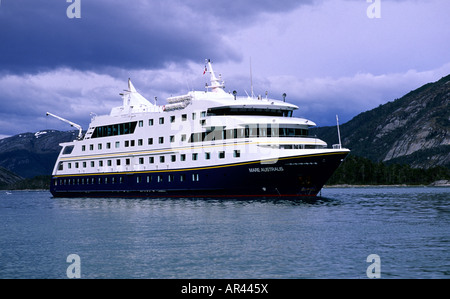 MV Mare Australis en fjords chiliens en Amérique du Sud Banque D'Images