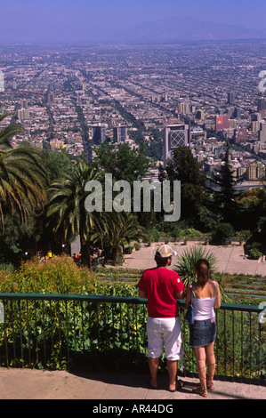 Vue panoramique de l'est de Santiago, vue depuis la colline de San Cristobal Santiago Chili Amérique du Sud Banque D'Images