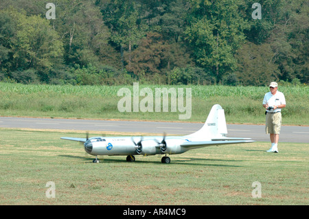 B 29 20 pied d'envergure avec Bell X 1 missile sur Warbird voler dans pour les modèles en Géorgie AUX ETATS UNIS Amérique pour les amateurs du vol Banque D'Images