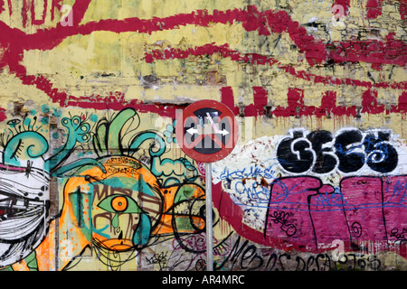 À proximité de la Ramblas à Barcelone un graffiti sur un mur Banque D'Images