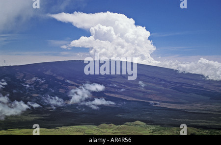 Mauna Loa, un volcan de type bouclier vu du sommet du Mauna Kea sur l'île principale d'Hawaii Banque D'Images