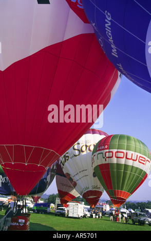 Bristol Montgolfières la préparation d'un lancement de masse Banque D'Images