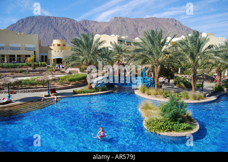 Piscines, Marriott Beach Resort Hotel, Taba Heights, péninsule du Sinaï, Égypte Banque D'Images