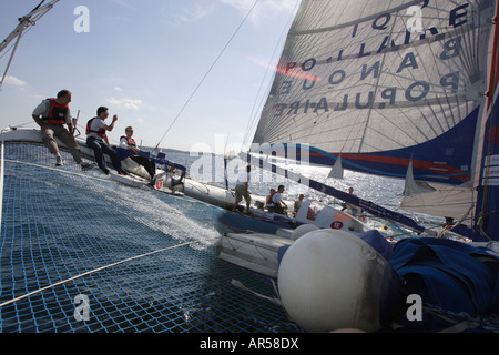 Les marins sur le trimaran high-tech TietoEnator, Kiel, Allemagne Banque D'Images