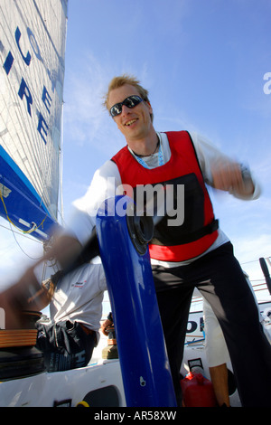 Les marins sur le trimaran high-tech TietoEnator, Kiel, Allemagne Banque D'Images