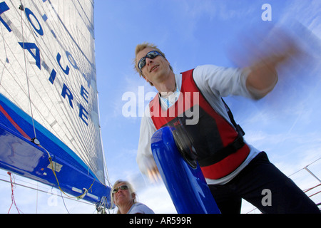 Les marins sur le trimaran high-tech TietoEnator, Kiel, Allemagne Banque D'Images