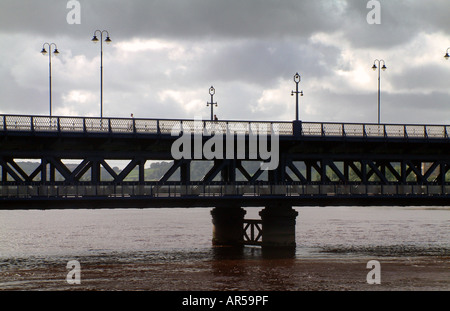 L'Ards pont traverse la rivière Foyle à Londonderry Derry en Irlande du Nord Banque D'Images