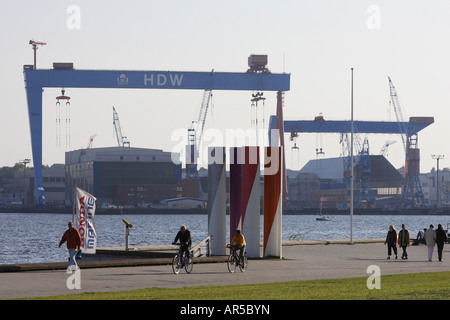 Chantier naval et promenade du port de Kiel, Allemagne Banque D'Images