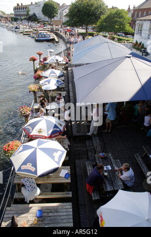 L'Ange sur le pont Pub Henley on Thames Banque D'Images