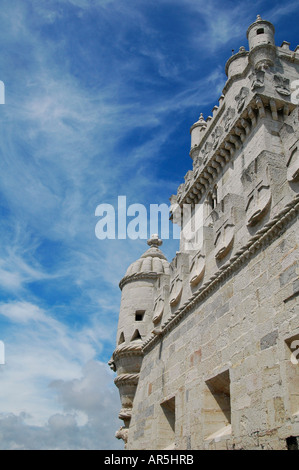 Le 16e siècle Torre de Belem Tower ou tour de St Vincent dans le style de l'architecture manuéline situé dans le quartier de Belém à Lisbonne Portugal Banque D'Images