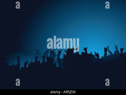 Les mains posées à un concert de rock avec le retour de l'état allumé en bleu Banque D'Images