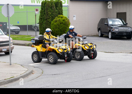 La police de la plage de Vancouver l'équipe de patrouille sur des quads Banque D'Images