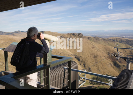 Personne à par télescope sur vue depuis le mont belvédère gondole Cavendish ile sud Nouvelle Zelande Christchurch Banque D'Images