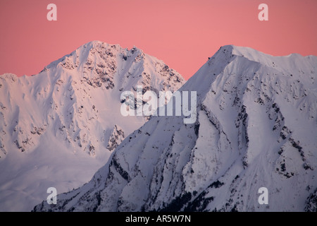 Alpenglow sur les montagnes de la péninsule de Seward Alaska Résurrection Banque D'Images